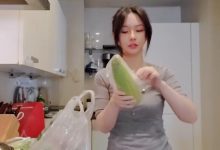 阿冷直播化身“美味厨娘”,衣服扣子少扣两个展现身材和精致美颜-剧搜博客